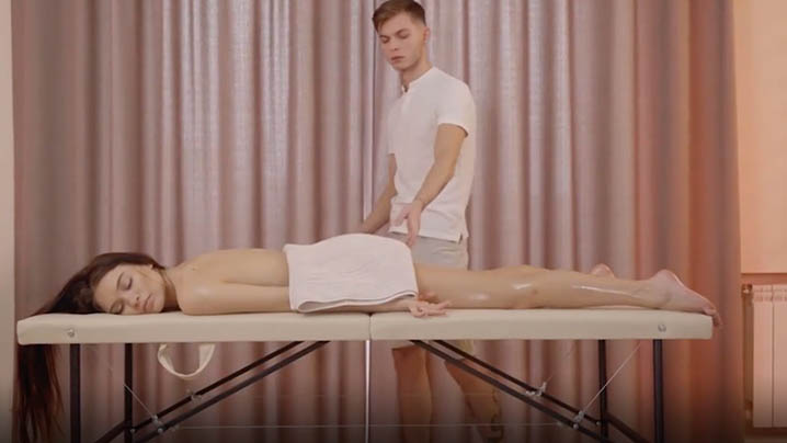 Lần đầu tiên đào tạo massage khiêu dâm cho quần áo nam
